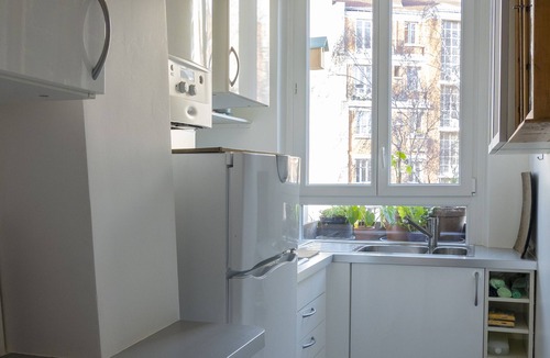 12th Arrondissement Apartment | Typiquement Parisien, Simple, Confortable et Bien Situé