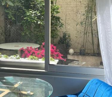 Porte-Dauphine Apartment | Un appartement de deux chambres climatisé avec un jardin privatif près de Trocadero
