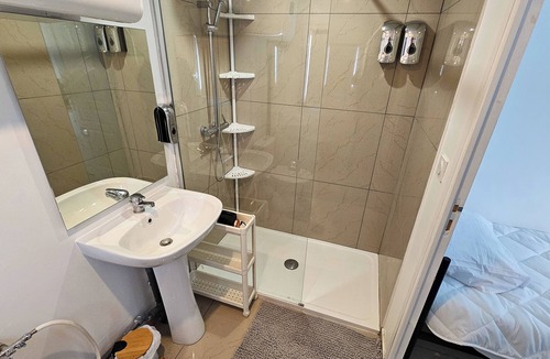 Sevran Apartment | Urban Rest – Netflix Studio 5 Min from RER