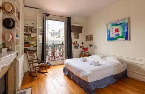 Auteuil Apartment | Veeve - Balcony Bliss