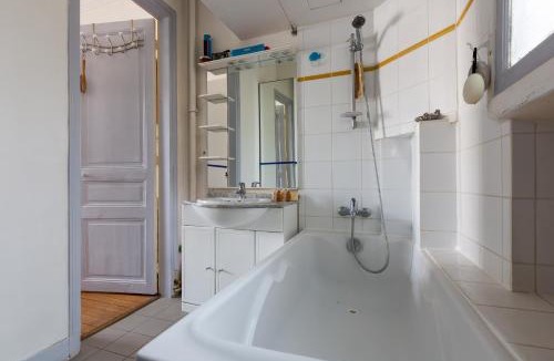 Auteuil Apartment | Veeve - Balcony Bliss