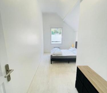 Coupvray Apartment | Villa Épure - 10 min Disneyland - 6 people