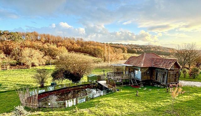 Awesome home in Saint-Sulpice-de-Rouma