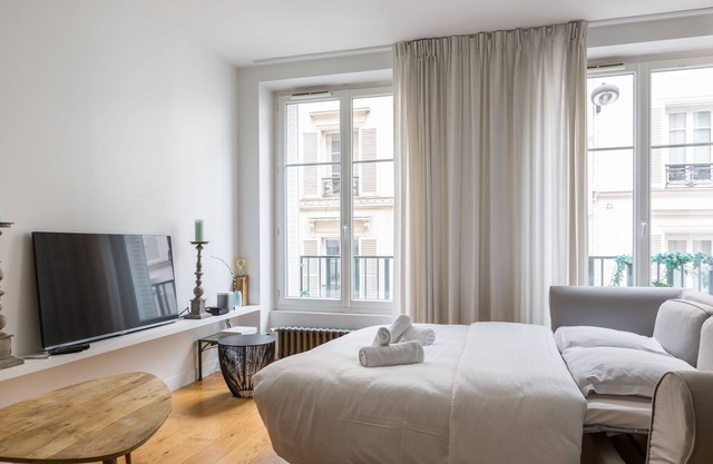 Batignolles Village Serenity, by Veeve
