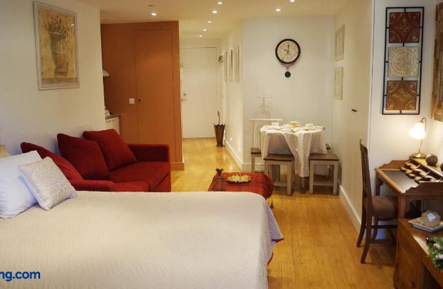 Champs Elysees Executive Apartment