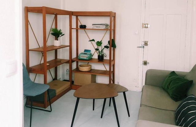 Cozy 1 Bedroom Apartment in Belleville
