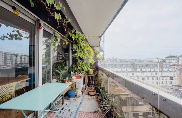 Home Comforts by the Eiffel Tower, by Veeve
