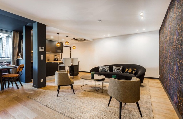 Luxurious apartment-2BR/4P- Champs Elysées