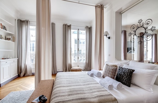 Ponthieu I - Three Bedroom Apartment, Sleeps 9