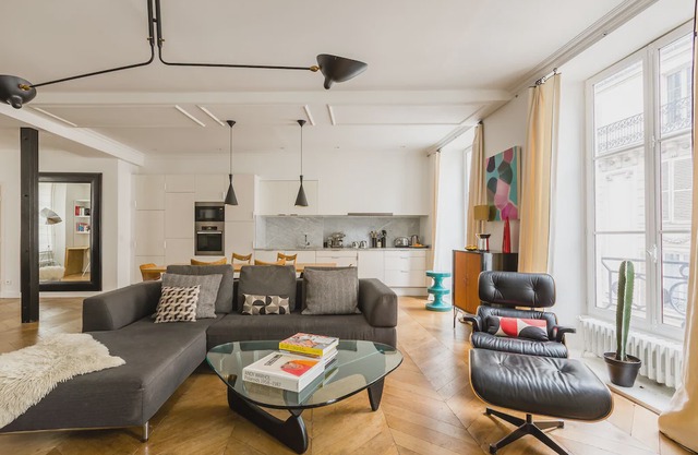 Stylish & Spacious 3BR Apartment short walk from Les Grands Boulevards, by Veeve