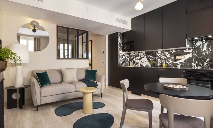 Quartier de la Place-Vendome Condo | 1 bedroom apartement view on Saint-Honoré - 42m2
