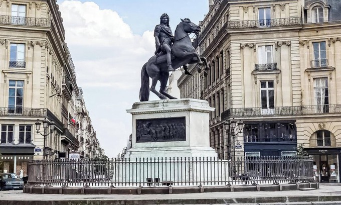 Paris City Center Apartment | 1 Bedroom Apartment in Louvre District Paris