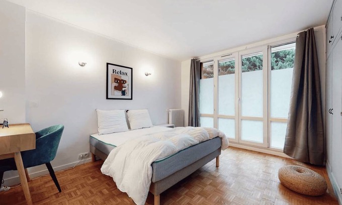 Choisy-le-Roi Resort | 107 m² Private room ∙ 1 bedroom ∙ 2 guests