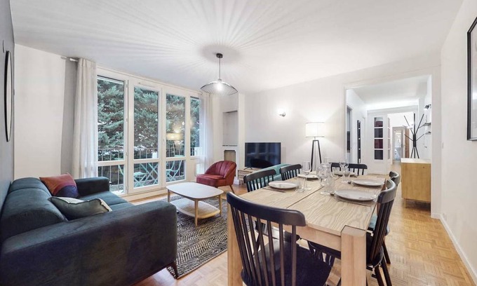 Choisy-le-Roi Resort | 107 m² Private room ∙ 1 bedroom ∙ 2 guests