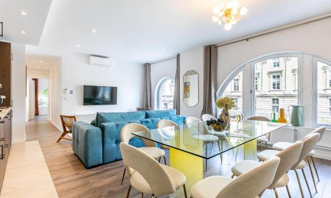 Paris City Center Apartment | 117 m² Apartment ∙ 4 bedrooms ∙ 10 guests