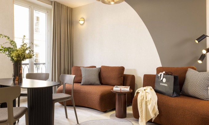 Quartier de la Place-Vendome Condo | 2 bedroom apartement view on Saint-Honoré - 53m2