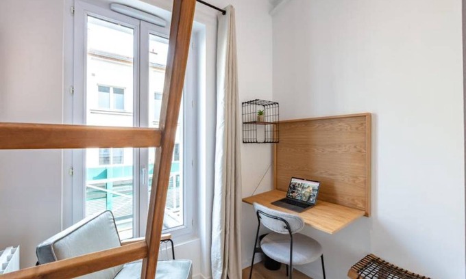 18th Arrondissement Resort | 220 m² Private room ∙ 1 bedroom ∙ 1 guest