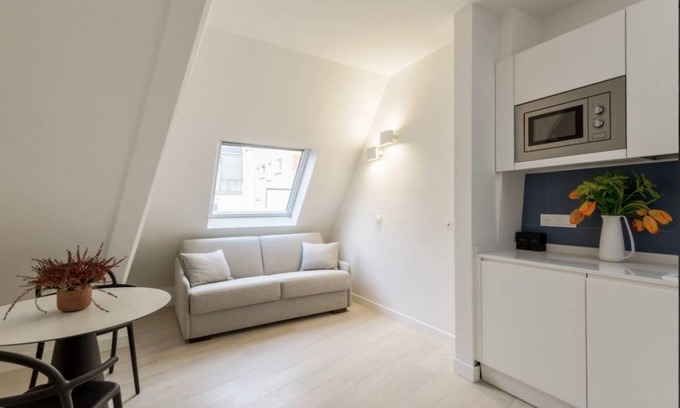 Saint-Germain-des-Pres Apartment | 23 m² Apartment ∙ 1 guest