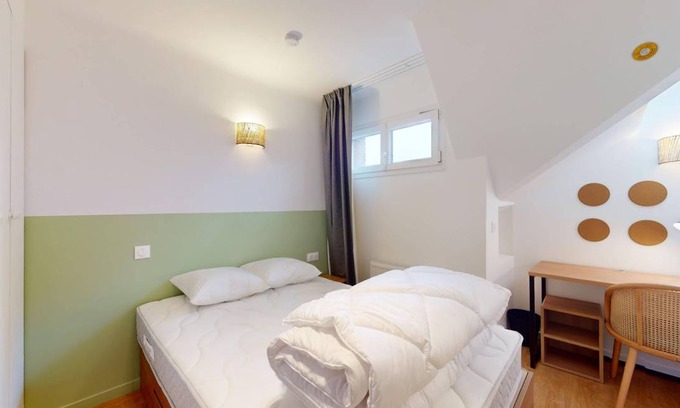 Bois-Colombes Resort | 261 m² Private room ∙ 1 bedroom ∙ 2 guests