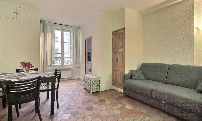 Saint-Germain-des-Pres Apartment | 28 m² Apartment ∙ 2 guests