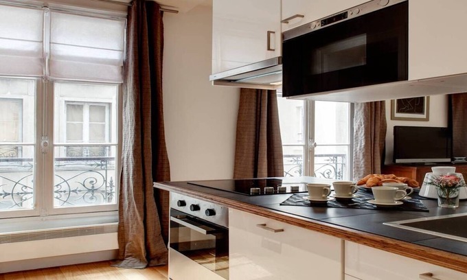 3rd Arrondissement Apartment | 3 BEDROOM APARTMENT OF SPECTACULAR FRENCH OPULENCE on Rue Pastourelle MARAIS
