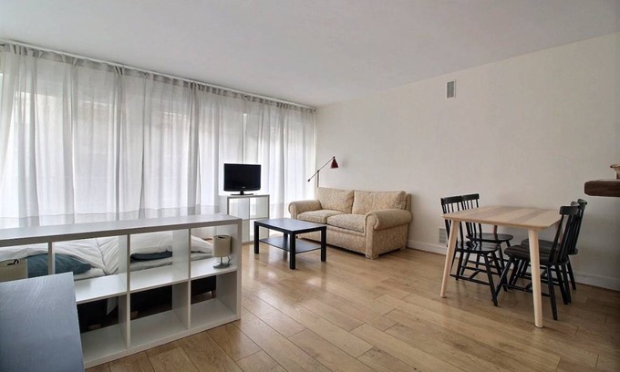 16th Arrondissement Apartment | 43 m² Apartment ∙ 2 guests