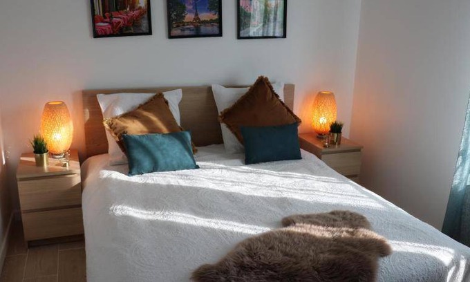 Noisy-le-Grand Apartment | 55 m² Serviced apartment ∙ 7 guests