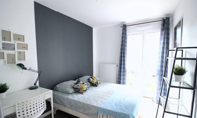 Clichy Resort | 90 m² Private room ∙ 1 bedroom ∙ 5 guests