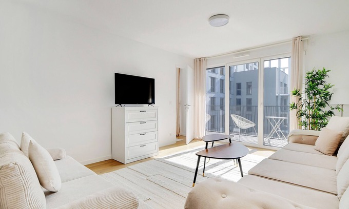 Clichy Apartment | A Cosy 3-BR/2BA in Clichy