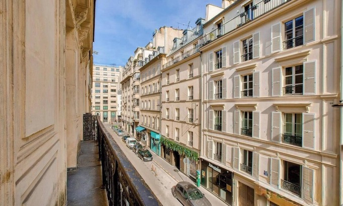 8th Arrondissement Apartment | A PERFECT COMBINATION OF PARISIAN CHARM & MODERN COMFORT – CHAMPS ELYSEES