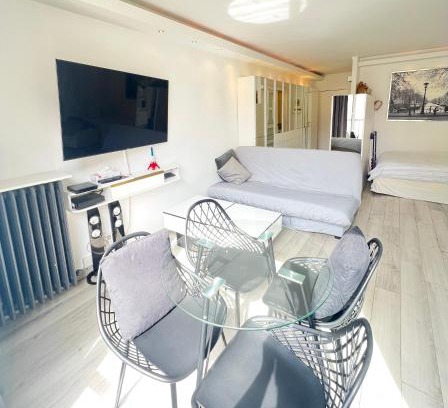 Chaillot Apartment | Apartment Like HOME Arc de Triomphe, Champs Élysées, Tour Eiffel