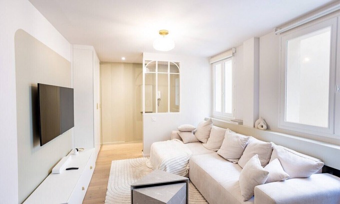 Paris City Center Apartment | Apartment-Private Bathroom-Apartment