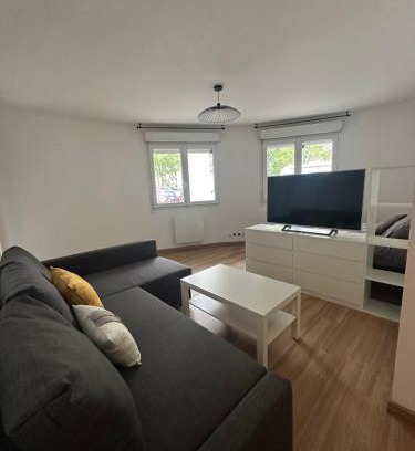 Rosny-sous-Bois Apartment | Appartement cosy, proche Paris