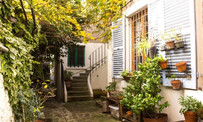 Combat Apartment | Beautiful and bright apt in Belleville