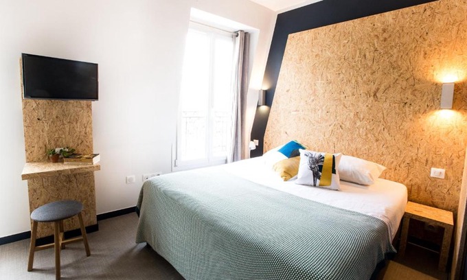 Combat Hostel | Beautiful Belleville Hôtel & Hostel