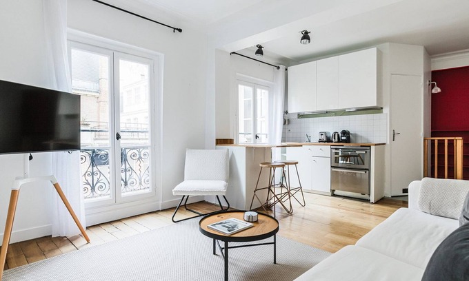 Les Halles Apartment | Blueground | Les Halles, close to Eiffel Tower