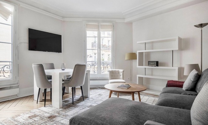 Chaillot Apartment | Blueground | Trocadero, nr metro & parks
