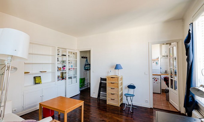 Amerique Apartment | Bright appt near BELLEVILLE
