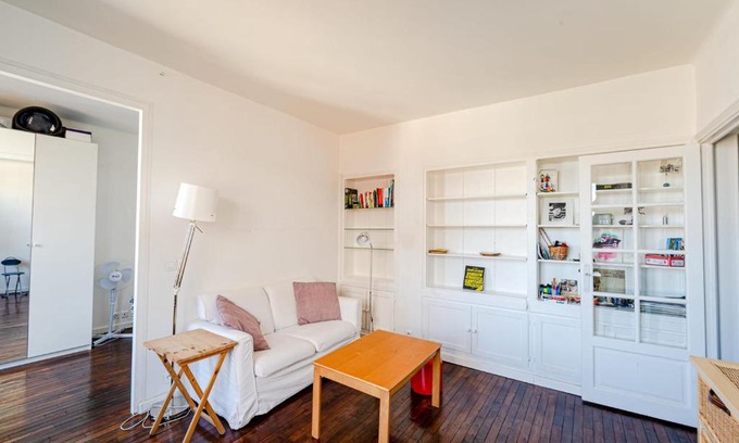 Amerique Apartment | Bright appt near BELLEVILLE