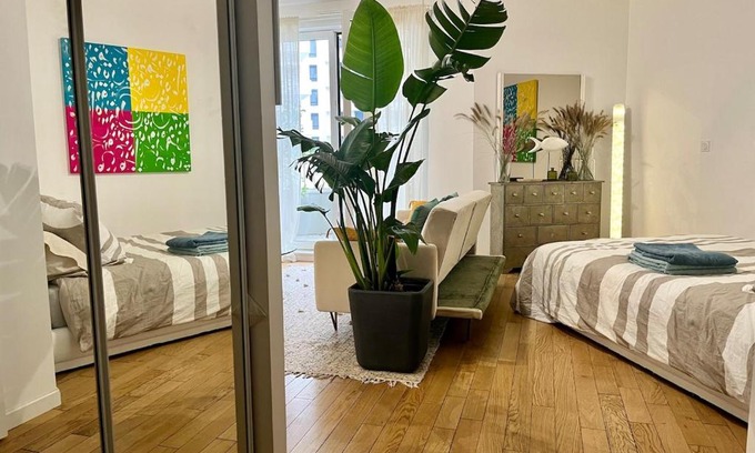 Clichy Apartment | Bright Cozy & Chic Apartment 2 min Paris
