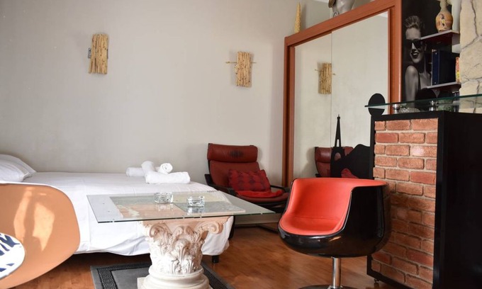 Quartier de la Goutte-d'Or Apartment | Bright Parisian Studio for 2 - Studio Apartment, Sleeps 2