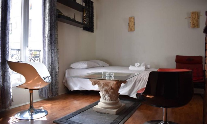 Quartier de la Goutte-d'Or Apartment | Bright Parisian Studio for 2