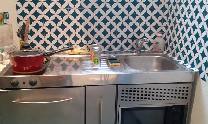 Pantin Apartment | Budget studette, 5 min from Paris