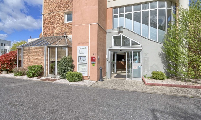 Quartier de la Boule - Champs-Pierreux Hotel | Campanile Paris Ouest - Nanterre - La Défense