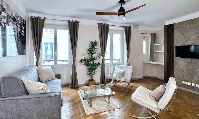 8th Arrondissement Apartment | Champs Elysées Family apartment