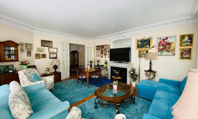 Chaillot Apartment | Champs Elysees Arc De Triomphe Exquisite 4 Bedroom Apartment