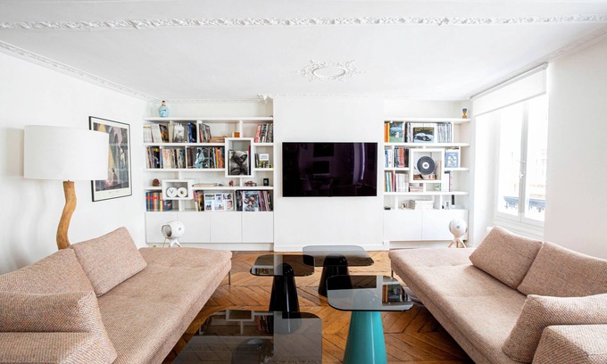 Quartier de la Porte-Saint-Denis Apartment | Chic By Bonne-Nouvelle, by Veeve