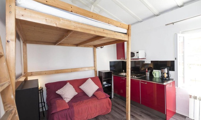5th Arrondissement Apartment | Cosy Monge Studio