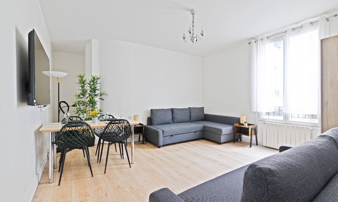 L'Europe Apartment | Cozy Studio Apartment Near at the Centre