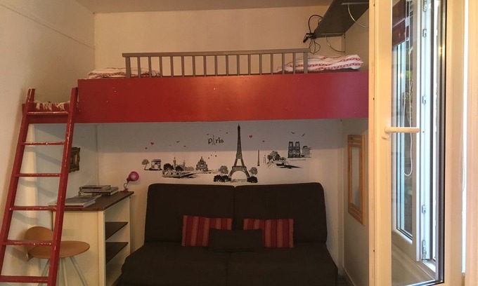 Plaisance Apartment | Cozy Studio in Artistic Paris